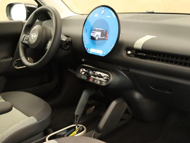 Mini COOPER E Essential 40.7 kWh - SOH 99,9% ! - ORIGINEEL NEDERLANDSE AUTO - 3-FASE - NAVIGATIE - PARKEERSENSOREN VOOR/ ACHTER - 17 INCH LICHT METALEN VELGEN - ARMSTEUN VOOR - CAMERA - NIEUW MODEL- GEWELDIGE RIJEIGENSCHAPPEN