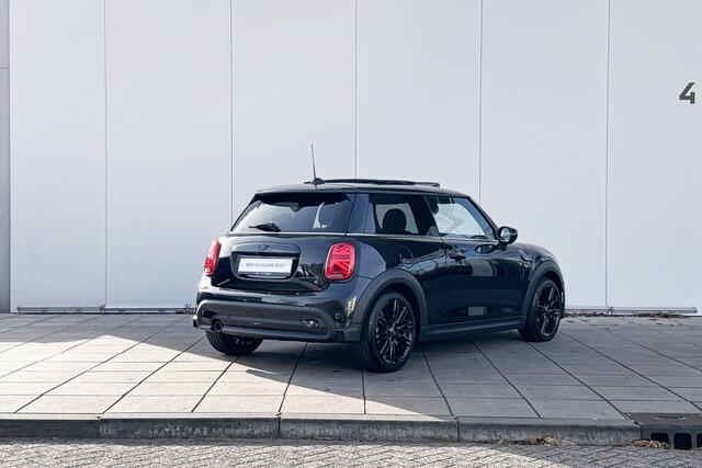 Mini COOPER 3-Deurs Camden Edition Black Edition / Getinte Ramen / Glazen schuifdak / Apple carplay / Parkeersensoren / Stoelverwarming