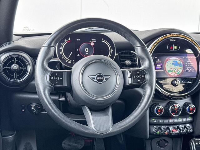 Mini COOPER 3-Deurs Camden Edition Black Edition / Getinte Ramen / Glazen schuifdak / Apple carplay / Parkeersensoren / Stoelverwarming