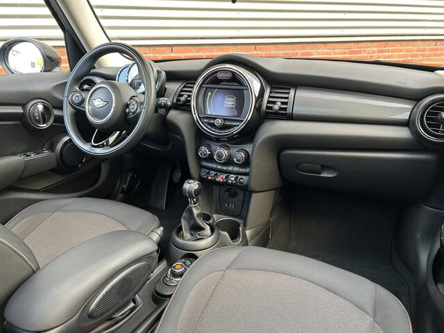 Mini COOPER Mini 1.5 Business | Panoramadak | 17'' LMV | Navigatie | British Racing Green | 5 deurs |