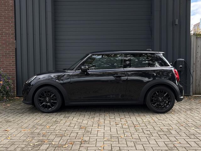 Mini COOPER Mini 1.5 Classic - Keyless - Navigatie - Stoelverwarming - Leder -