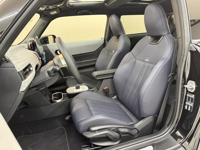 Mini COOPER Mini 1.5 Favoured L, 157Pk, 2024, Panoramadak, Volledig leder, 360* camera, Harman kardon, Stoel/stuurverwarming, Cruise control, 18" Lichtmetalen velgen