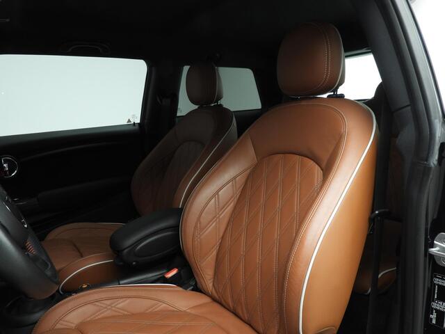 Mini COOPER 3-deurs Aut. JCW pakket | Leder | Harman/Kardon | 18" | LED