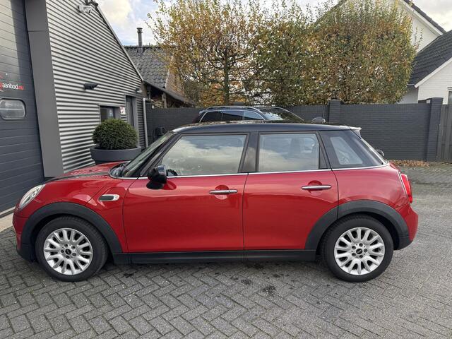 Mini COOPER Mini 1.5 Chili Serious Business | Navigatie | Climate Control | Parkeersensoren | Lichtmetalen Velgen |