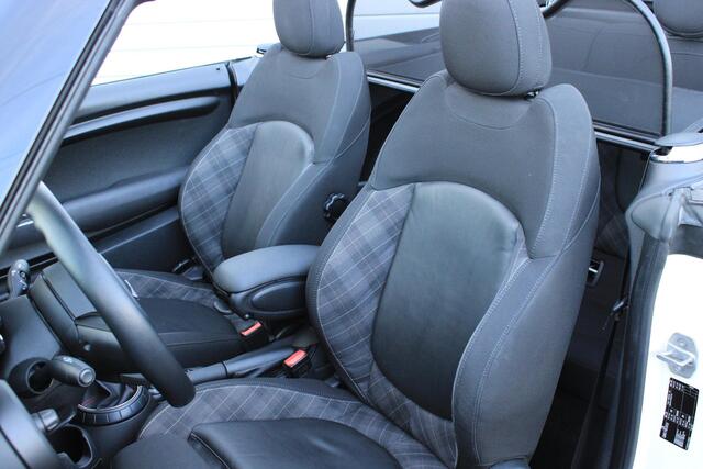 Mini COOPER Mini Cabrio 1.5 Navi | Leder | LED | Sfeerverlichting | Comfort Access | Black Trim | JCW Stuur | Zeer Netjes | Top Onderhouden