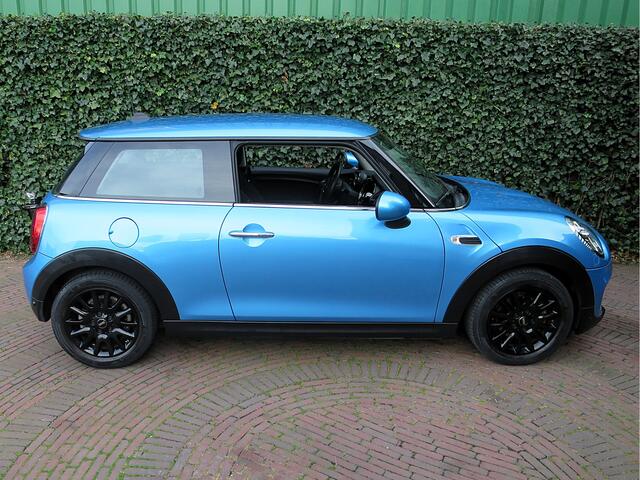 Mini COOPER 1.5 One Pepper F56 LCI met LED, Park ass., Clima, BT en 16"