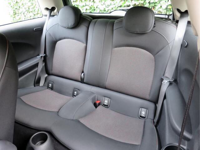 Mini COOPER 1.5 One Pepper F56 LCI met LED, Park ass., Clima, BT en 16"