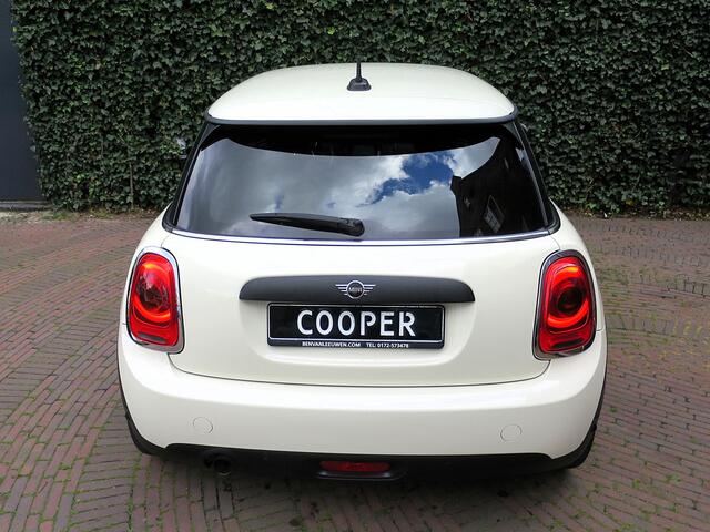 Mini COOPER 1.5 One Salt F56 met Navi, BT, Apple Carplay, Park.ass en 17"
