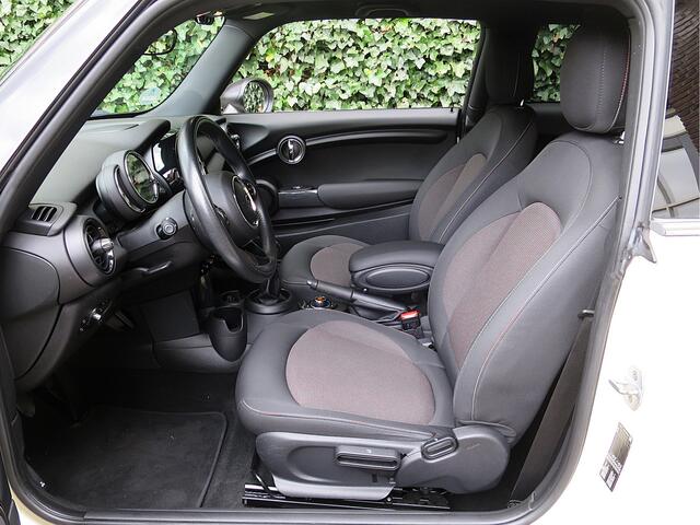 Mini COOPER 1.5 One Salt F56 met Navi, BT, Apple Carplay, Park.ass en 17"