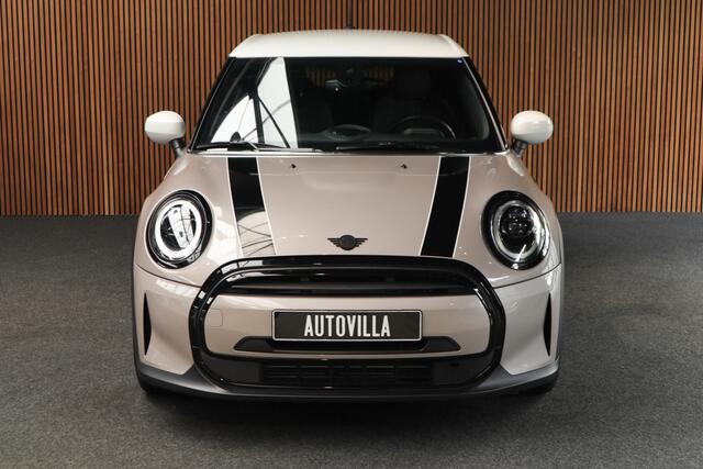 Mini COOPER Mini 1.5 Navi Leer Camera PDC Carplay Keyless LM velgen Zwarte binnenhemel Stoelverwarming Sportstoelen LED BTW auto!