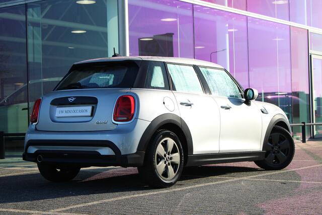 Mini COOPER Classic Automaat / LED / Airconditioning / Cruise Control / PDC / Navigatie