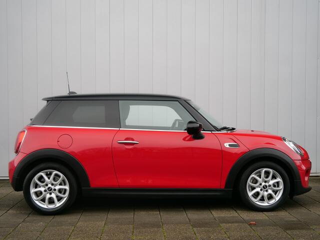 Mini COOPER Mini 1.5 Pepper 136 Pk Navigatie / Climate Control / 16 inch / Extra getint glas