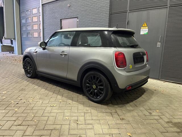 Mini COOPER Classic Trim 33 kWh | Stoelverwarming | Navigatie | Apple Carplay | Parkeersensoren | Half Leder