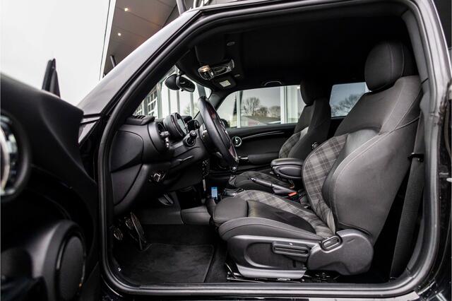 Mini COOPER Mini 1.5 Chili Serious Business JCW | LED | NL Auto | Cruise