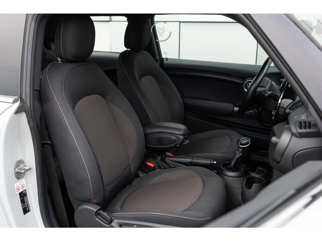 Mini COOPER Mini 1.5 Serious Business Automaat Keyless|Gr-Navi|LED|NL-auto|CC|Volledige historie