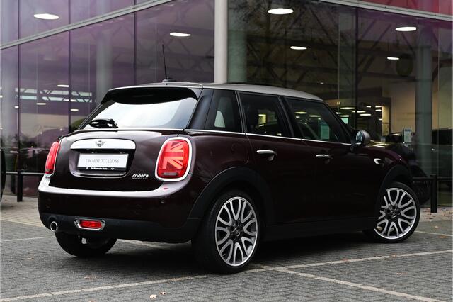 Mini COOPER Hatchback Chili Automaat / Panoramadak / Comfort Access / LED / Head-Up / Harman-Kardon / Stoelverwarming