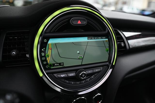 Mini COOPER Hatchback Chili Automaat / Panoramadak / Comfort Access / LED / Head-Up / Harman-Kardon / Stoelverwarming