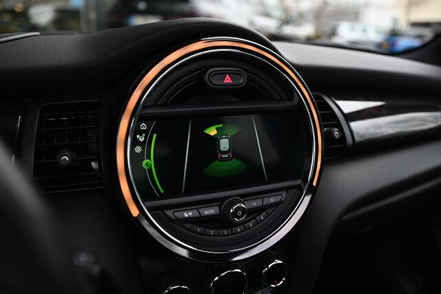 Mini COOPER Hatchback Chili Automaat / Panoramadak / Comfort Access / LED / Head-Up / Harman-Kardon / Stoelverwarming