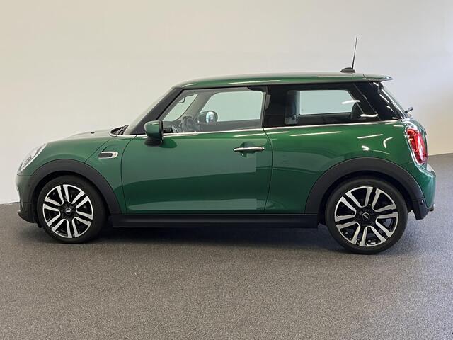 Mini COOPER 1.5 136pk Automaat Chili Serious Business | Climate Control | Harman Kardon | Navigatie | Full LED | 17" Rail Spoke Lichtmetalen Velgen | Parkeer sensoren V+A | Stoelverwarming