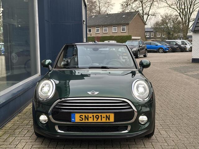 Mini COOPER Mini Cabrio 1.5 Chili Serious Business | Cabriolet | Zwart Leder | Navigatie | Parkeersensoren | Groot Multimedia | Stoelverwarming | British Racing Green | Lichtmetalen Velgen | LED Verlichting | Windscherm | Climate Control | Keyless Start |