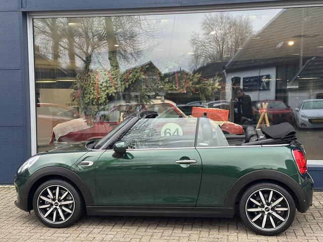 Mini COOPER Mini Cabrio 1.5 Chili Serious Business | Cabriolet | Zwart Leder | Navigatie | Parkeersensoren | Groot Multimedia | Stoelverwarming | British Racing Green | Lichtmetalen Velgen | LED Verlichting | Windscherm | Climate Control | Keyless Start |