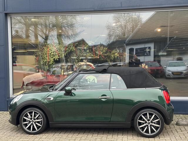 Mini COOPER Mini Cabrio 1.5 Chili Serious Business | Cabriolet | Zwart Leder | Navigatie | Parkeersensoren | Groot Multimedia | Stoelverwarming | British Racing Green | Lichtmetalen Velgen | LED Verlichting | Windscherm | Climate Control | Keyless Start |