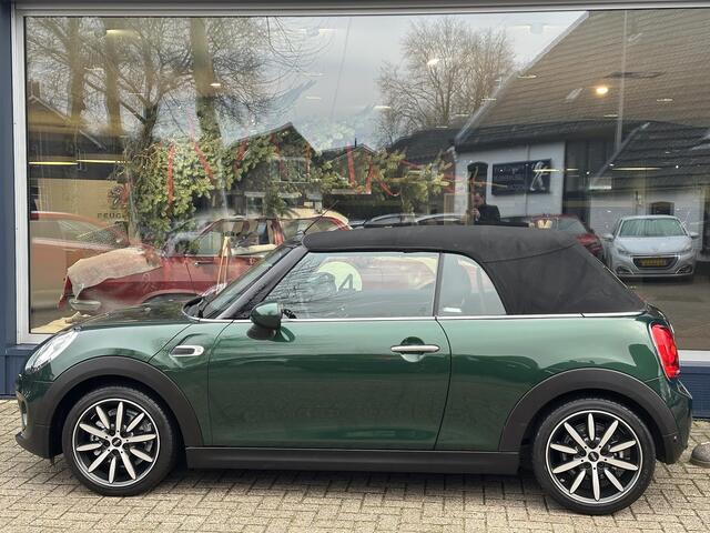Mini COOPER Mini Cabrio 1.5 Chili Serious Business | Cabriolet | Zwart Leder | Navigatie | Parkeersensoren | Groot Multimedia | Stoelverwarming | British Racing Green | Lichtmetalen Velgen | LED Verlichting | Windscherm | Climate Control | Keyless Start |