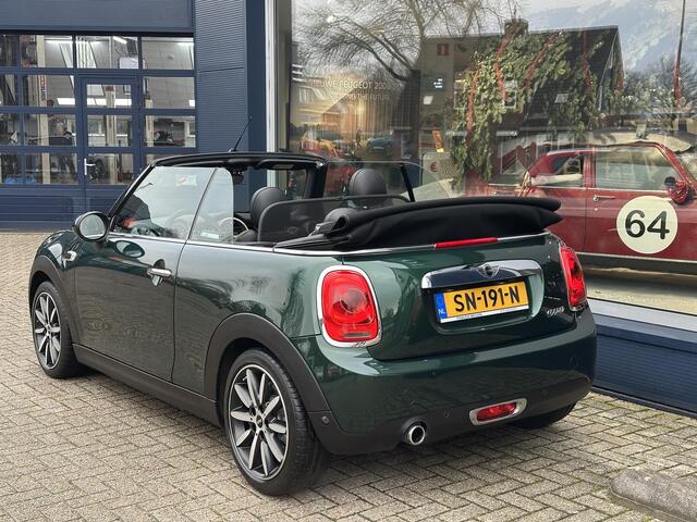 Mini COOPER Mini Cabrio 1.5 Chili Serious Business | Cabriolet | Zwart Leder | Navigatie | Parkeersensoren | Groot Multimedia | Stoelverwarming | British Racing Green | Lichtmetalen Velgen | LED Verlichting | Windscherm | Climate Control | Keyless Start |