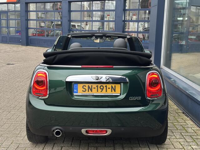 Mini COOPER Mini Cabrio 1.5 Chili Serious Business | Cabriolet | Zwart Leder | Navigatie | Parkeersensoren | Groot Multimedia | Stoelverwarming | British Racing Green | Lichtmetalen Velgen | LED Verlichting | Windscherm | Climate Control | Keyless Start |