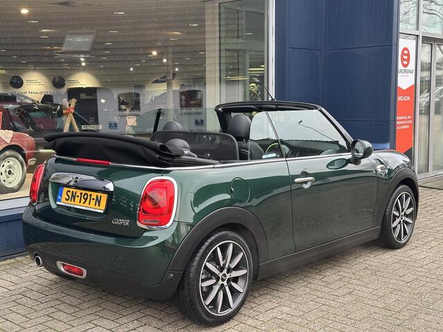 Mini COOPER Mini Cabrio 1.5 Chili Serious Business | Cabriolet | Zwart Leder | Navigatie | Parkeersensoren | Groot Multimedia | Stoelverwarming | British Racing Green | Lichtmetalen Velgen | LED Verlichting | Windscherm | Climate Control | Keyless Start |