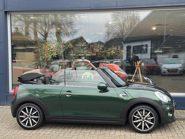 Mini COOPER Mini Cabrio 1.5 Chili Serious Business | Cabriolet | Zwart Leder | Navigatie | Parkeersensoren | Groot Multimedia | Stoelverwarming | British Racing Green | Lichtmetalen Velgen | LED Verlichting | Windscherm | Climate Control | Keyless Start |