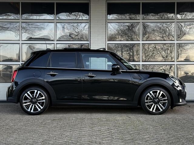 Mini COOPER Mini 1.5 Classic | HARMAN KARDON | SPORTSTOELEN | PANORAMA | CAMERA | 18 INCH VELGEN | HEAD UP |