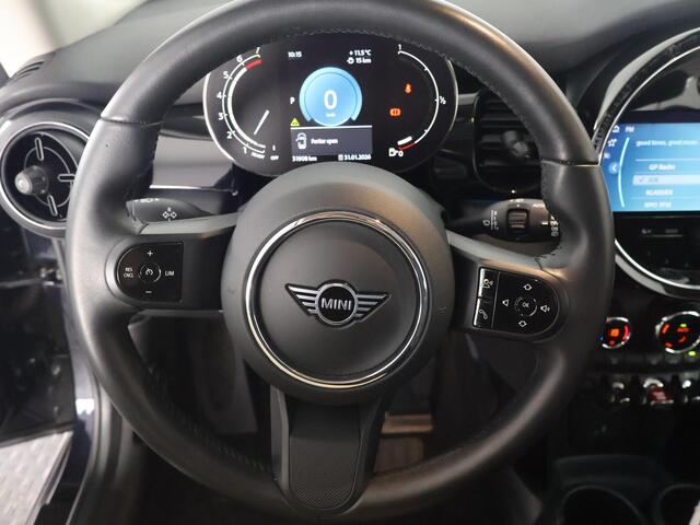 Mini COOPER Mini 1.5 Sports Classic Automaat | Apple Carplay & AndroidAUTO | Parkeersensoren | 1e eigenaar |