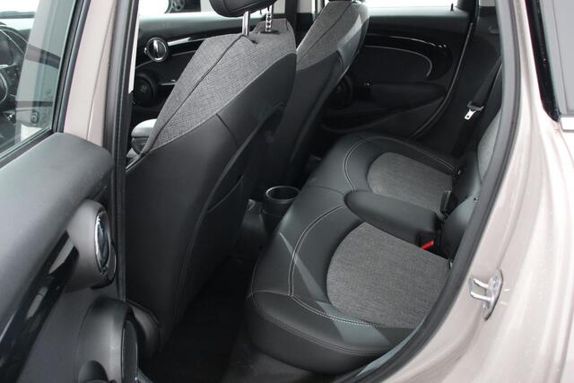 Mini COOPER Mini 1.5 Maximise Steptronic 5 deurs Navigatie Apple Carplay/Android Auto Camera Parkeer sensoren Airco Cruise Control Led