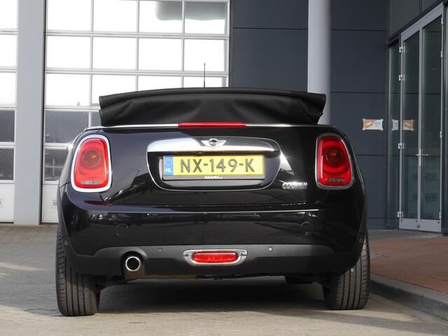 Mini COOPER Mini Cabrio 1.5 Chili Serious Business | Compleet nieuw cabriodak | Achteruitrijcamera | Lichtmetalen velgen | Navigatiesysteem | Climate control | Lederen bekleding | Stoelverwarming | Keyless entry en start