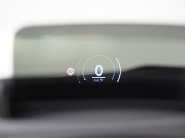 Mini COOPER 5-deurs C Favoured | Pakket-L | Stuur- Stoelverwarming | 360° Camera | LED | NAVI |