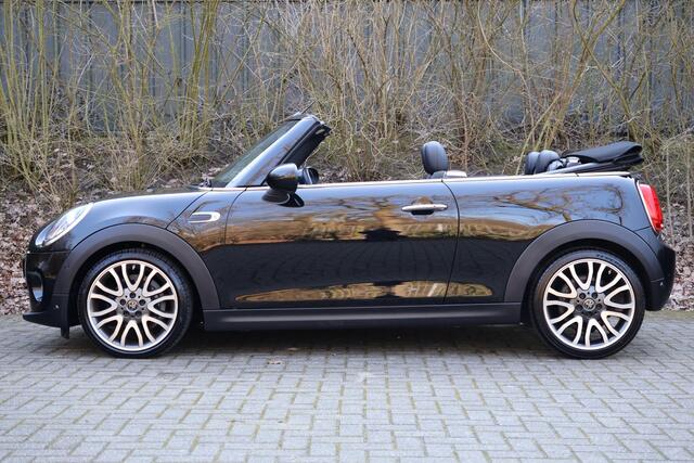 Mini COOPER Mini Cabrio 1.5 Harman Kardon I Keyless I Navi I Parkeerassistent I Windvanger I Stoelverwarming I Achteruitrijcamera I Stoelverwarming I MINI Excitement-pakket I Etc.