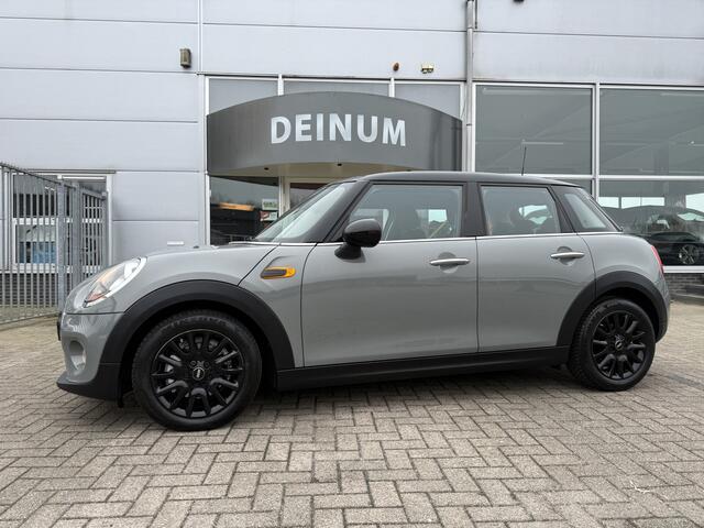 Mini COOPER Mini 1.5 Pepper Serious Business Automaat..!! Navigatie, Parkeersens, Climate contr, Cruise contr, etc..