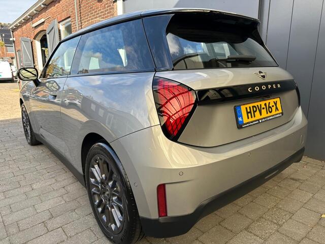 Mini COOPER E Essential XS 40.7 kWh