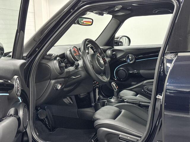 Mini COOPER 5-Deurs Camden Edition | Achteruitrijcamera | Panoramadak | Stoelverwarming