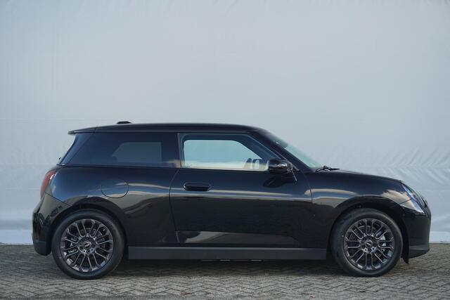 Mini COOPER 3-deurs E Blackyard | Pakket XS | Head-Up Display | Stoelverwarming | Led-Koplampen | Parking Assistant | Driving Assistant