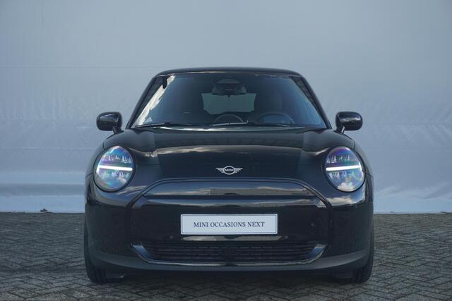 Mini COOPER 3-deurs E Blackyard | Pakket XS | Head-Up Display | Stoelverwarming | Led-Koplampen | Parking Assistant | Driving Assistant