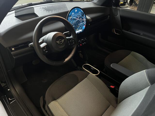 Mini COOPER Mini E Essential XS 40.7 kWh Camera, Head-up display, Cruise
