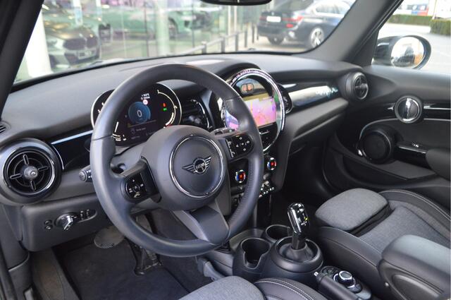 Mini COOPER Hatchback Camden Automaat / Sportstoelen / Cruise Control / LED / Getint glas / Multifunctioneel stuurwiel