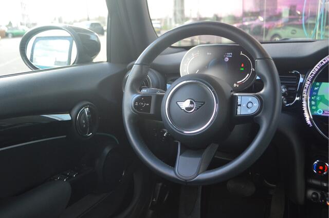 Mini COOPER Hatchback Camden Automaat / Sportstoelen / Cruise Control / LED / Getint glas / Multifunctioneel stuurwiel