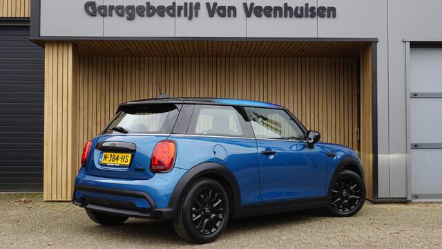Mini COOPER 1.5 136pk 3Drs Business Edition *Black Pack* LED Navi *Multitone-Dak* 16inch LM Sportstoelen *NL auto* 34575km!