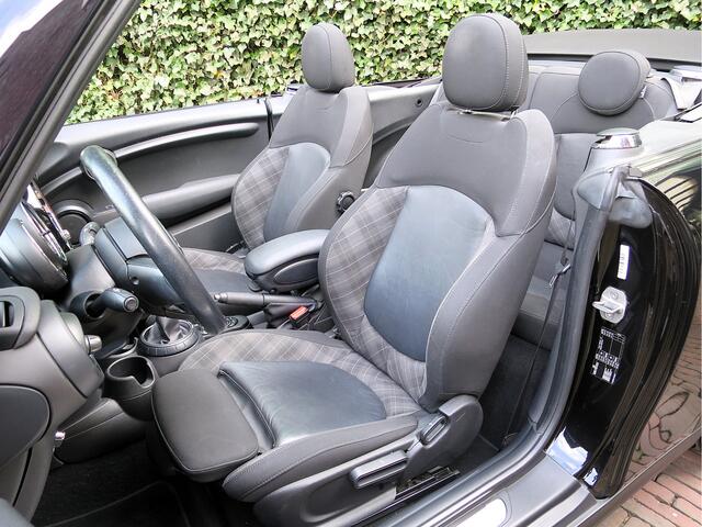 Mini COOPER Cabrio 1.5 Chili F57 met Keyless, LED, Navi, BT en 17"