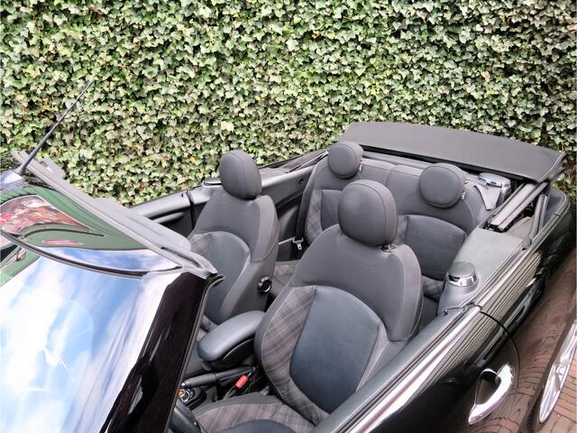 Mini COOPER Cabrio 1.5 Chili F57 met Keyless, LED, Navi, BT en 17"