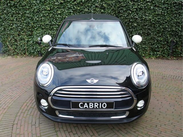 Mini COOPER Cabrio 1.5 Chili F57 met Keyless, LED, Navi, BT en 17"