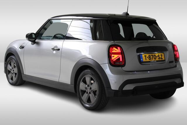 Mini COOPER Mini 1.5 Camden Edition Navigatie by App | Parkeersensoren | Airco | Lichtmetalen velgen